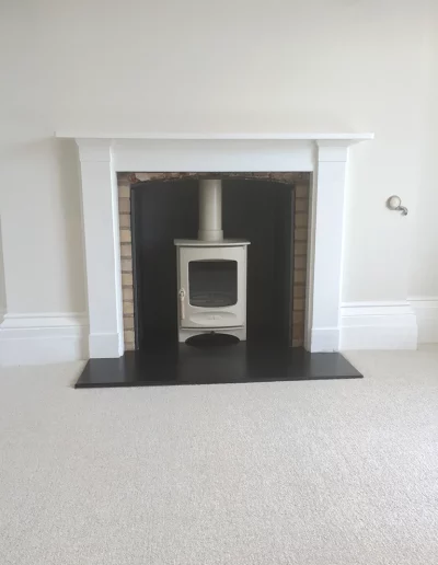 2318 Charnwood C4 stove in Almond with Honed Black slate hearth