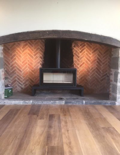 2426 Stovax Studio 2 FS wood burning stove on a 1400 Stovax Bench